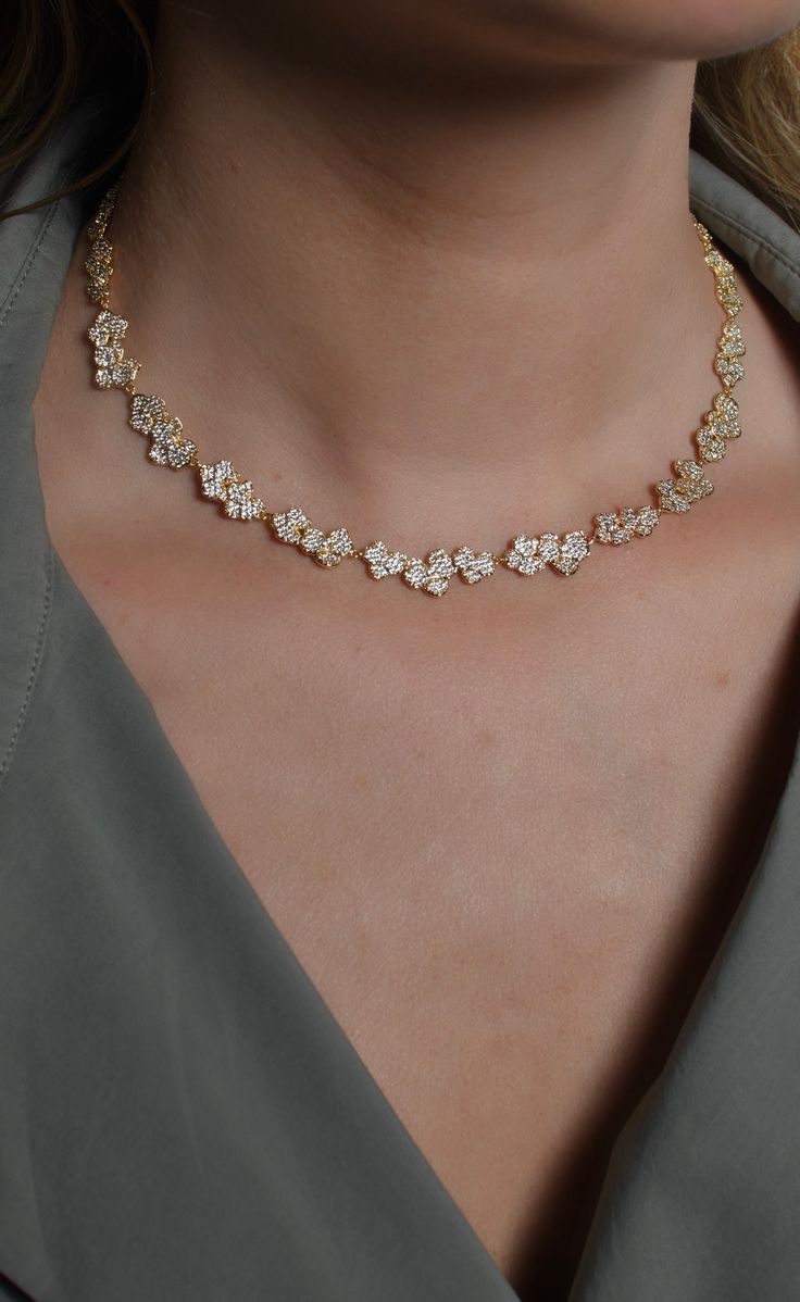 WOMEN DIAMOND NECKLACES