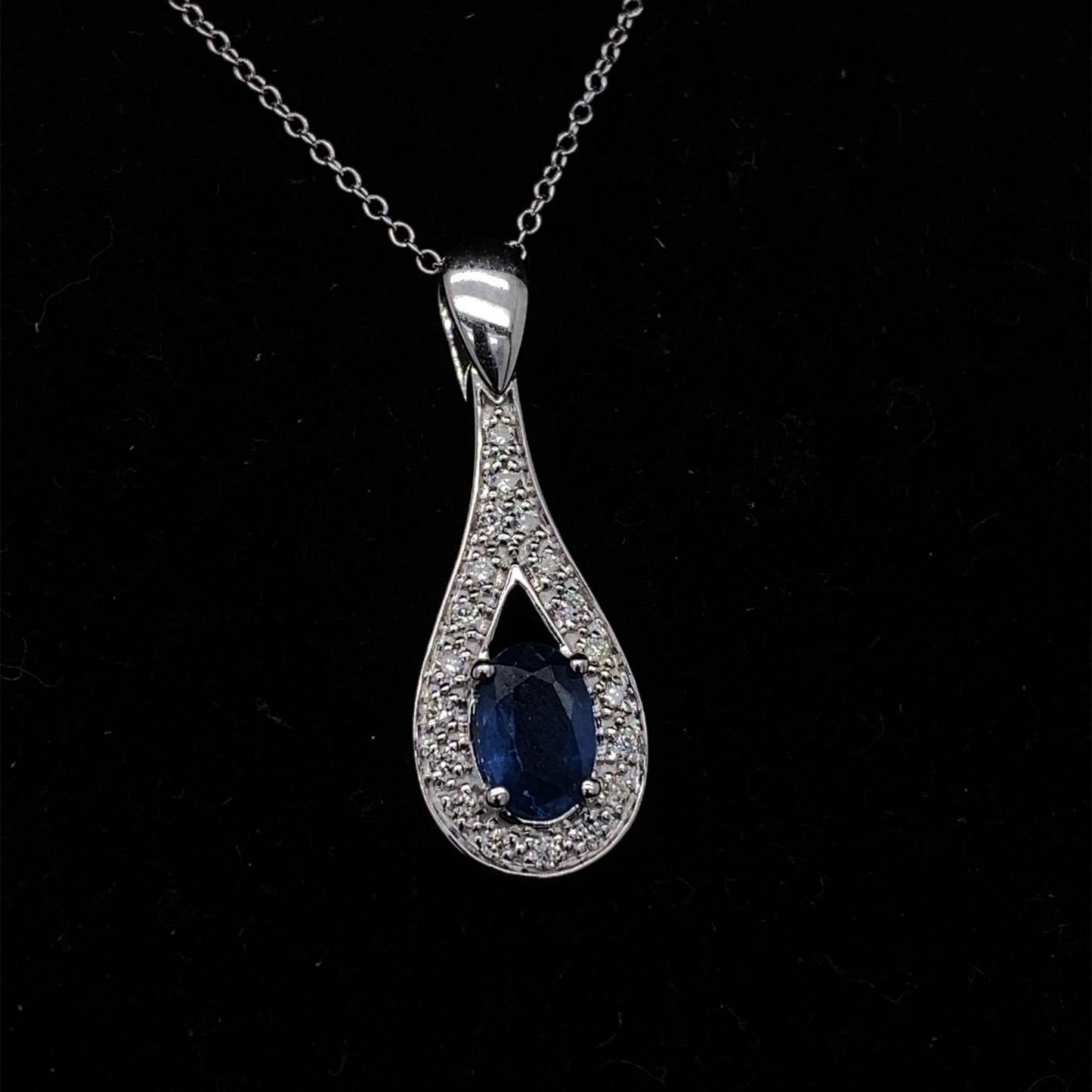 OVAL SAPPHIRE