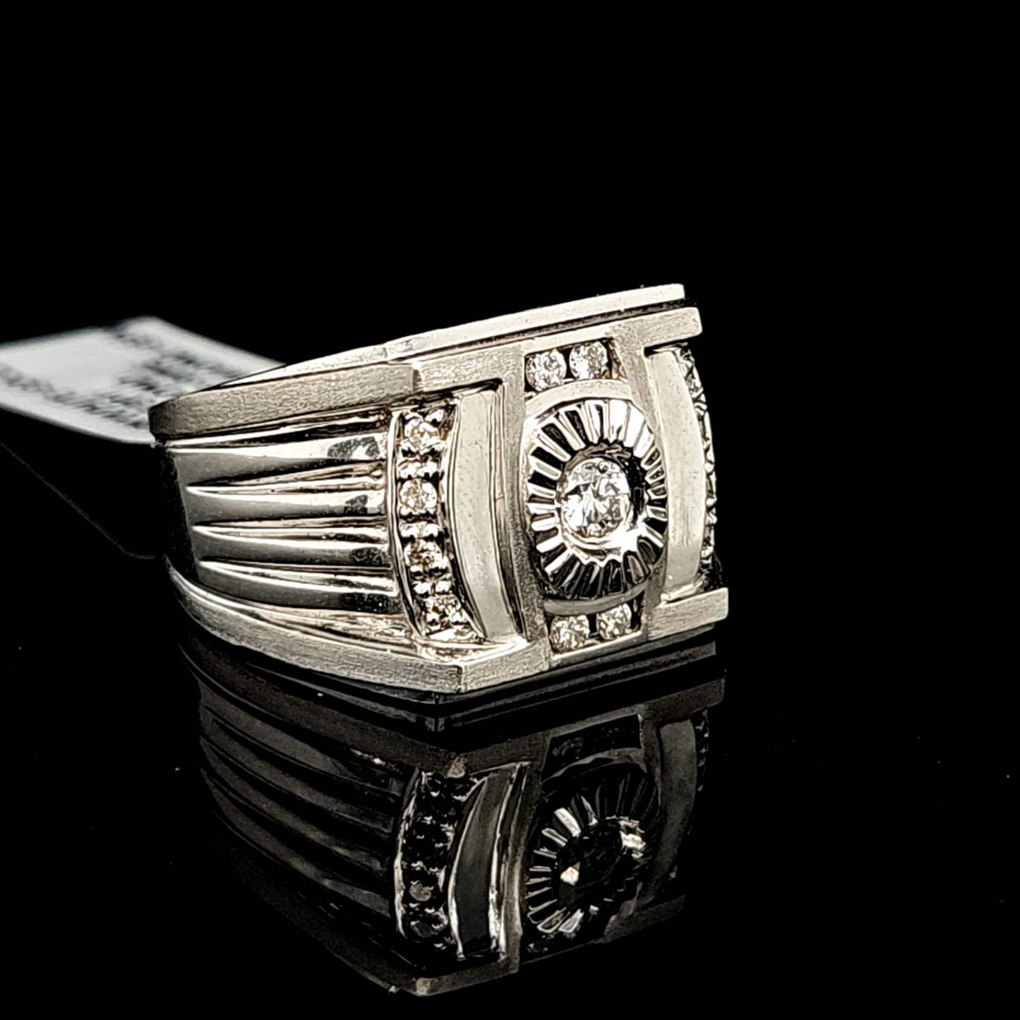 DIAMOND RING