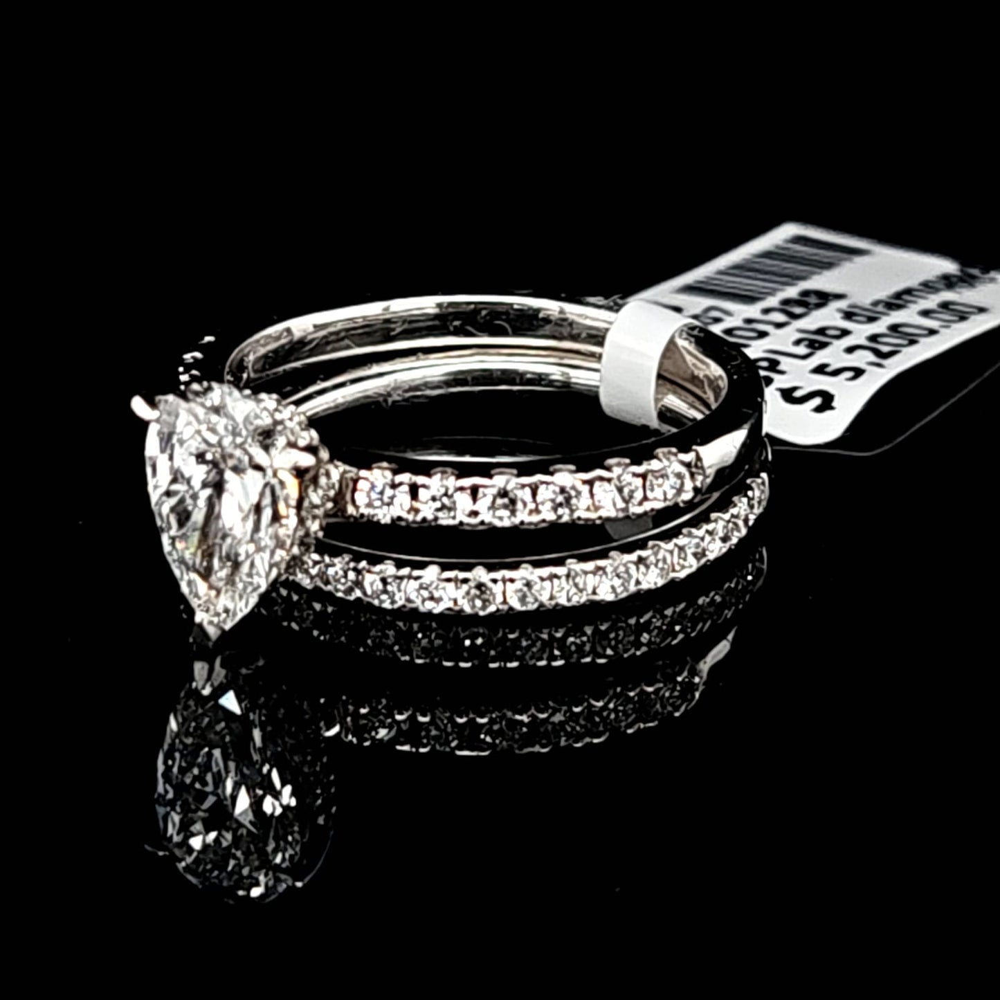 PEAR DIAMOND RING
