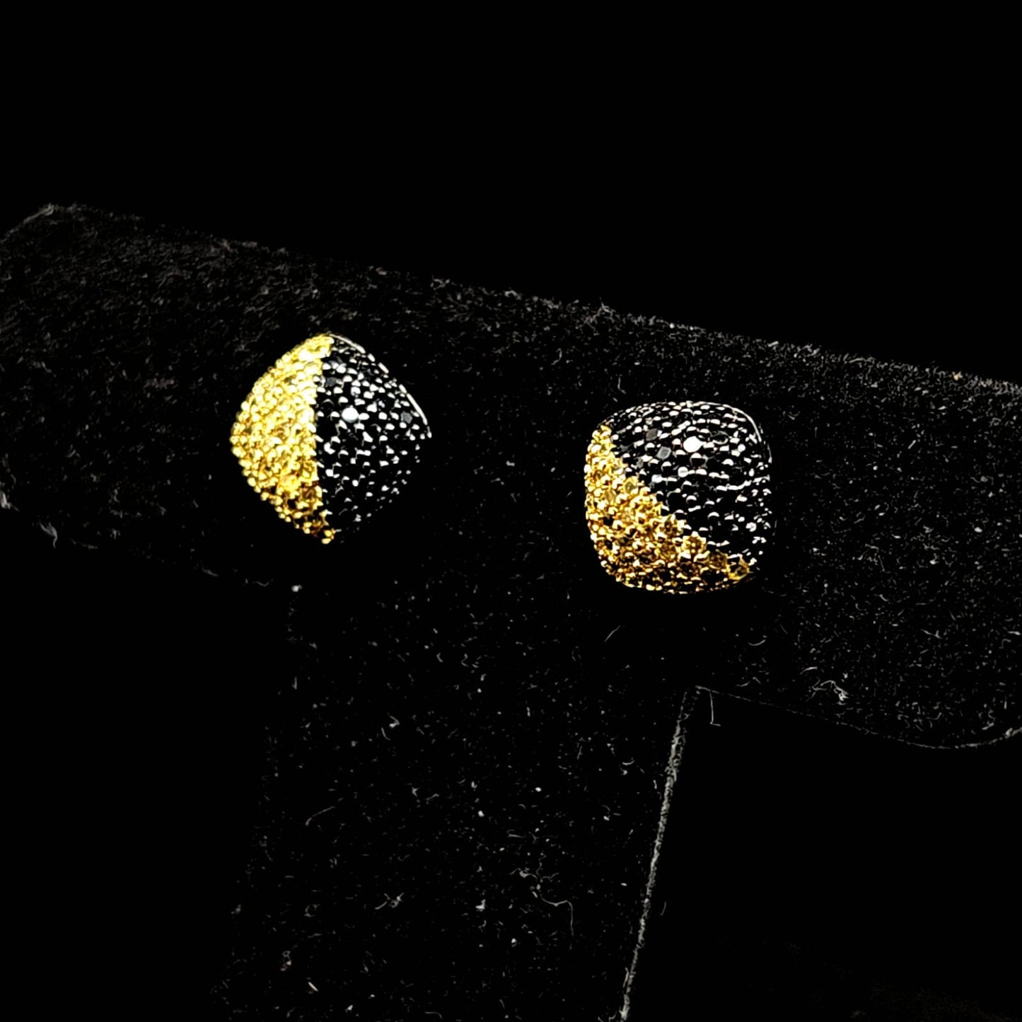 BLACK RODIUM EARRING