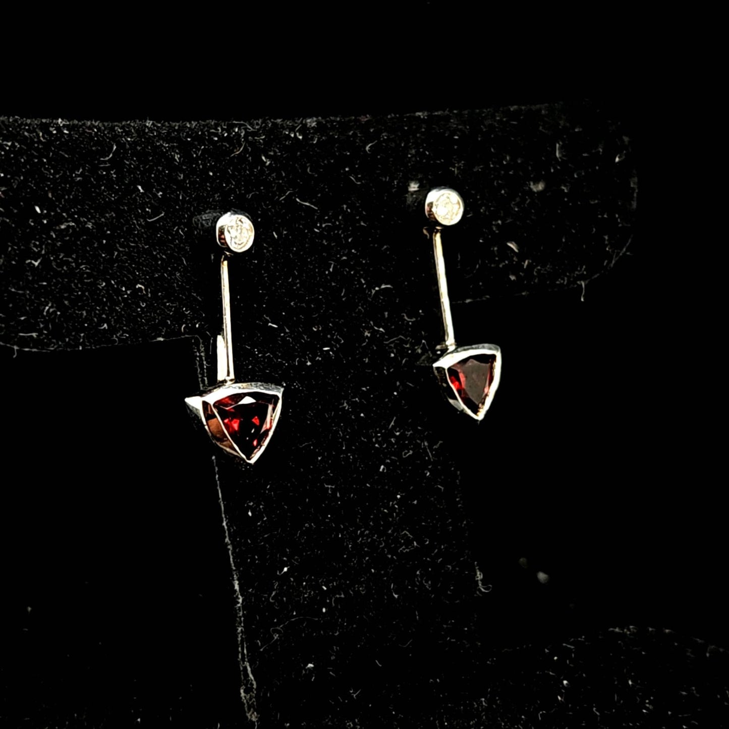 GARNET EARRING
