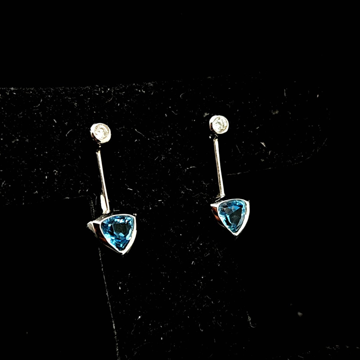 TRIANGLE BLUE TOPAZ