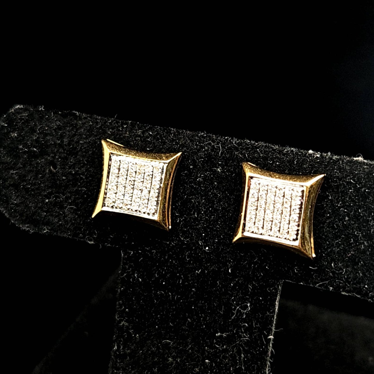 DIAMOND SQUARE CLUSTER