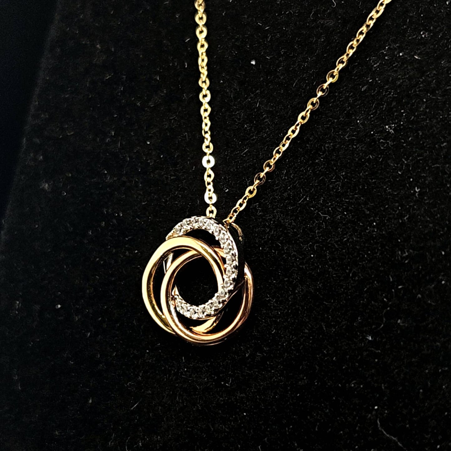 RINGS NECKLACE