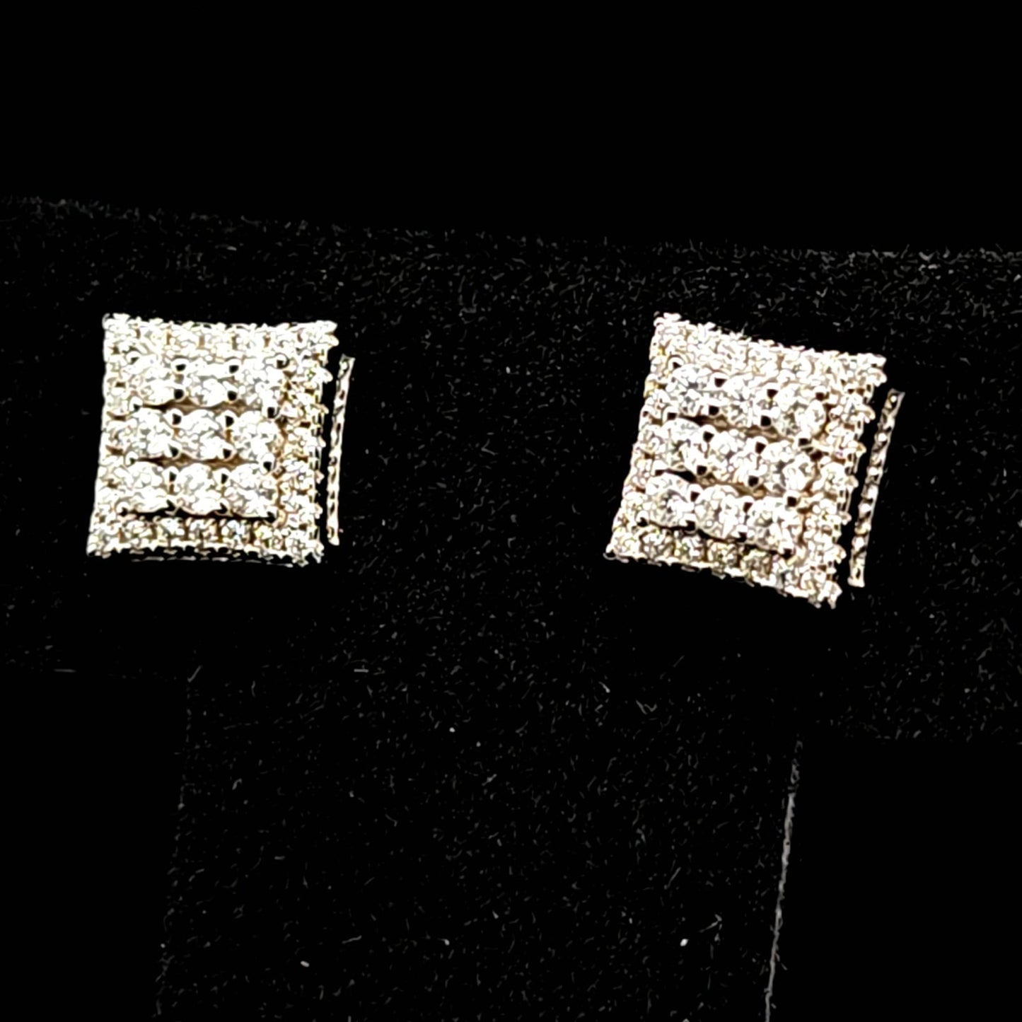 SILVER CLUSTER MOISSANITES