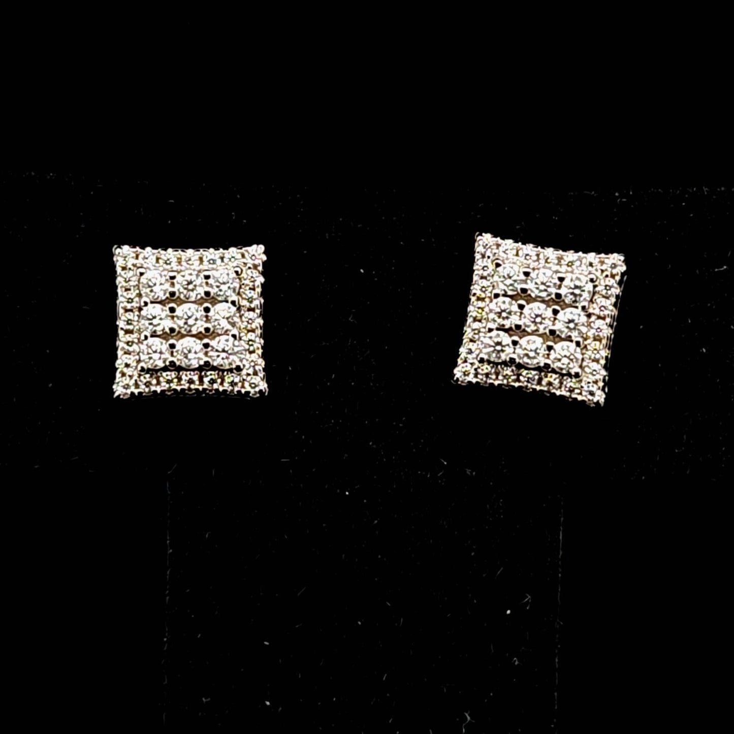 SILVER CLUSTER MOISSANITES