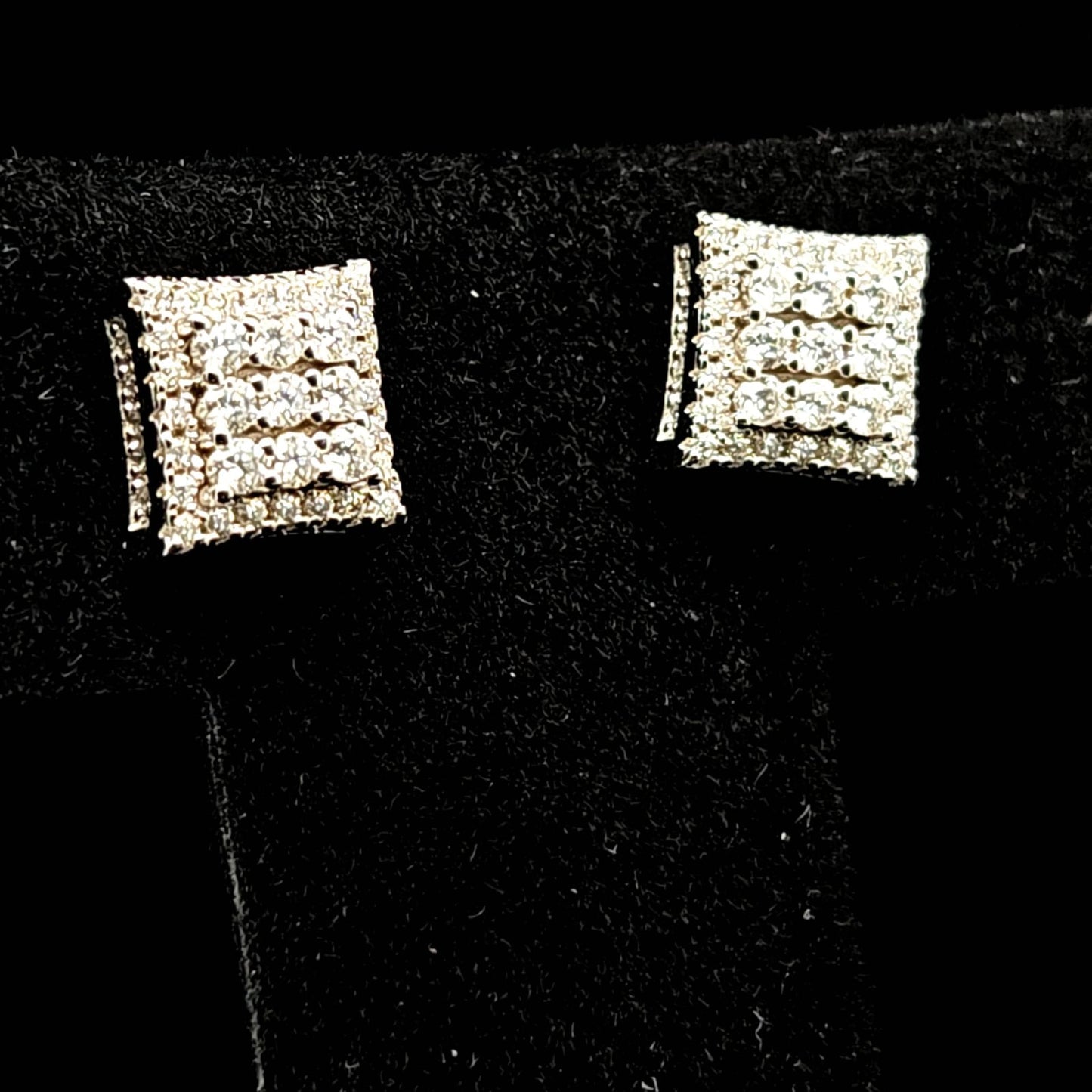 SILVER CLUSTER MOISSANITES