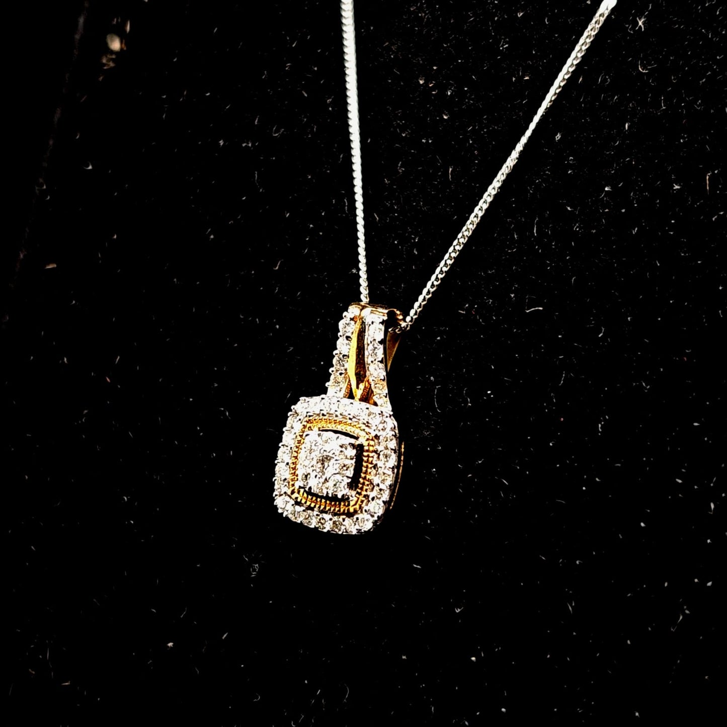 SQUARE DIAMOND NECKALCE