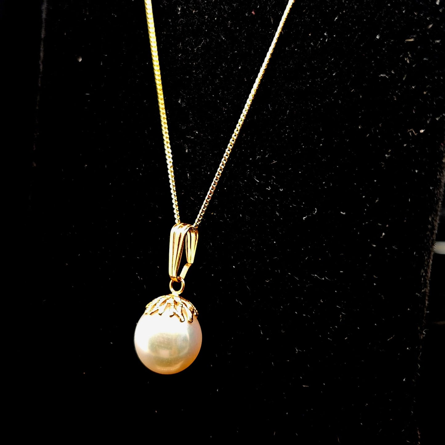PEARL PENDANT NECKLACE