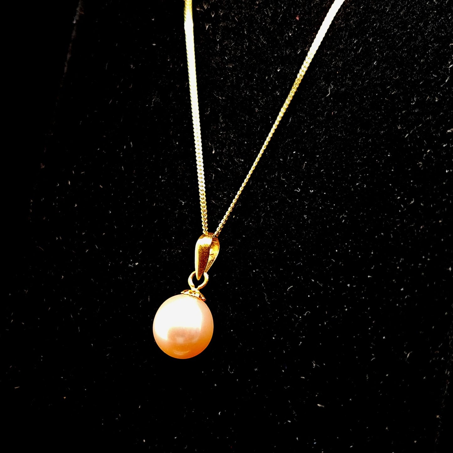 PEARL PENDANT NECKLACE