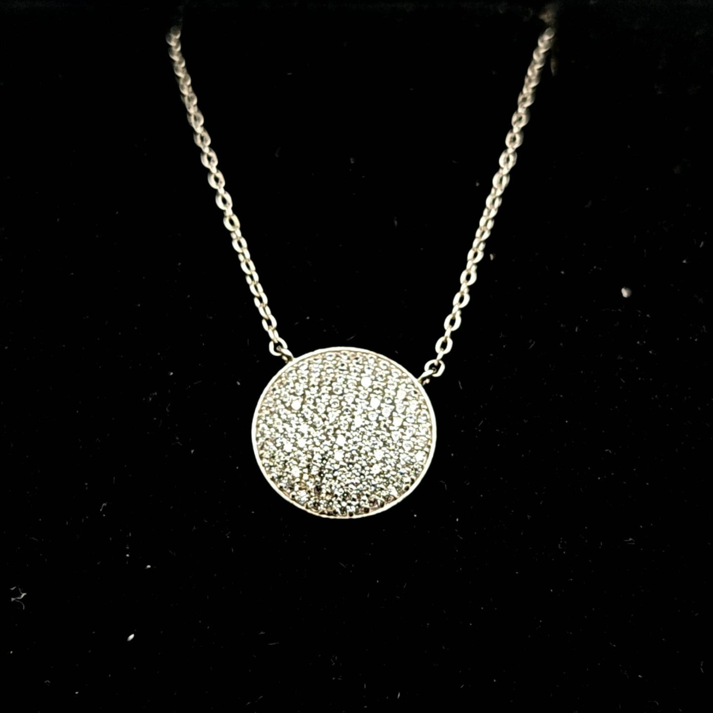 ROUND PENDENT NECKLACE